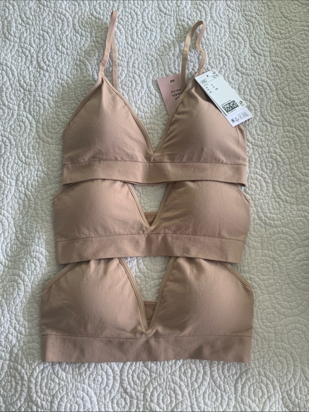 Nude seamless bra 3 pc NWT Small